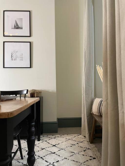New Luxury For 2024 - Central Plymouth House - Sleeps 10 - Access To Plymouth Town - Close To The Barbican - Pets Welcome - Parking Available - By Luxe Living By Sophia 외부 사진