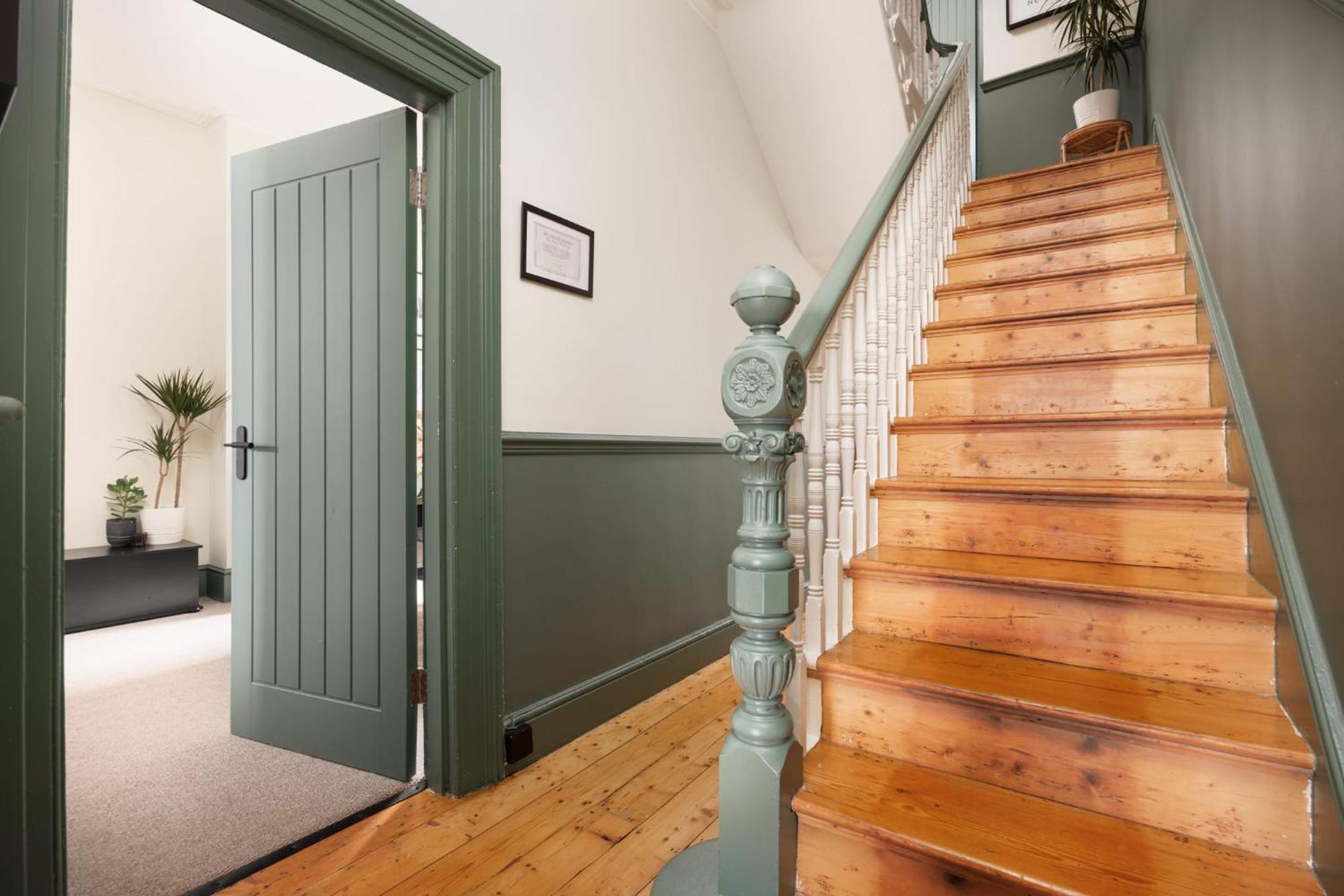 New Luxury For 2024 - Central Plymouth House - Sleeps 10 - Access To Plymouth Town - Close To The Barbican - Pets Welcome - Parking Available - By Luxe Living By Sophia 외부 사진