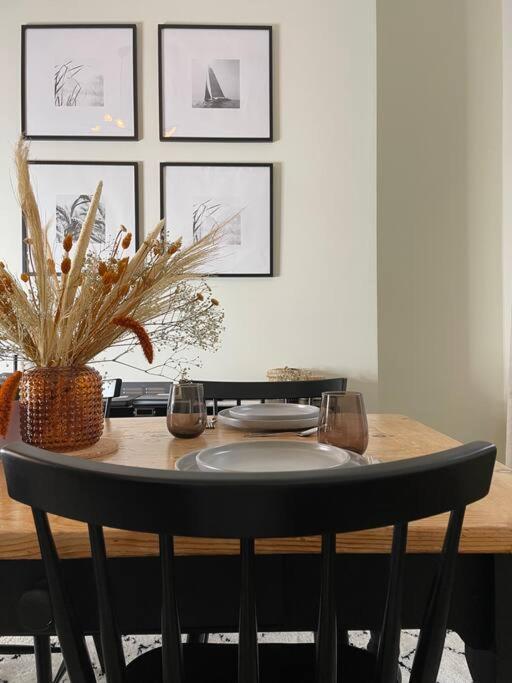 New Luxury For 2024 - Central Plymouth House - Sleeps 10 - Access To Plymouth Town - Close To The Barbican - Pets Welcome - Parking Available - By Luxe Living By Sophia 외부 사진