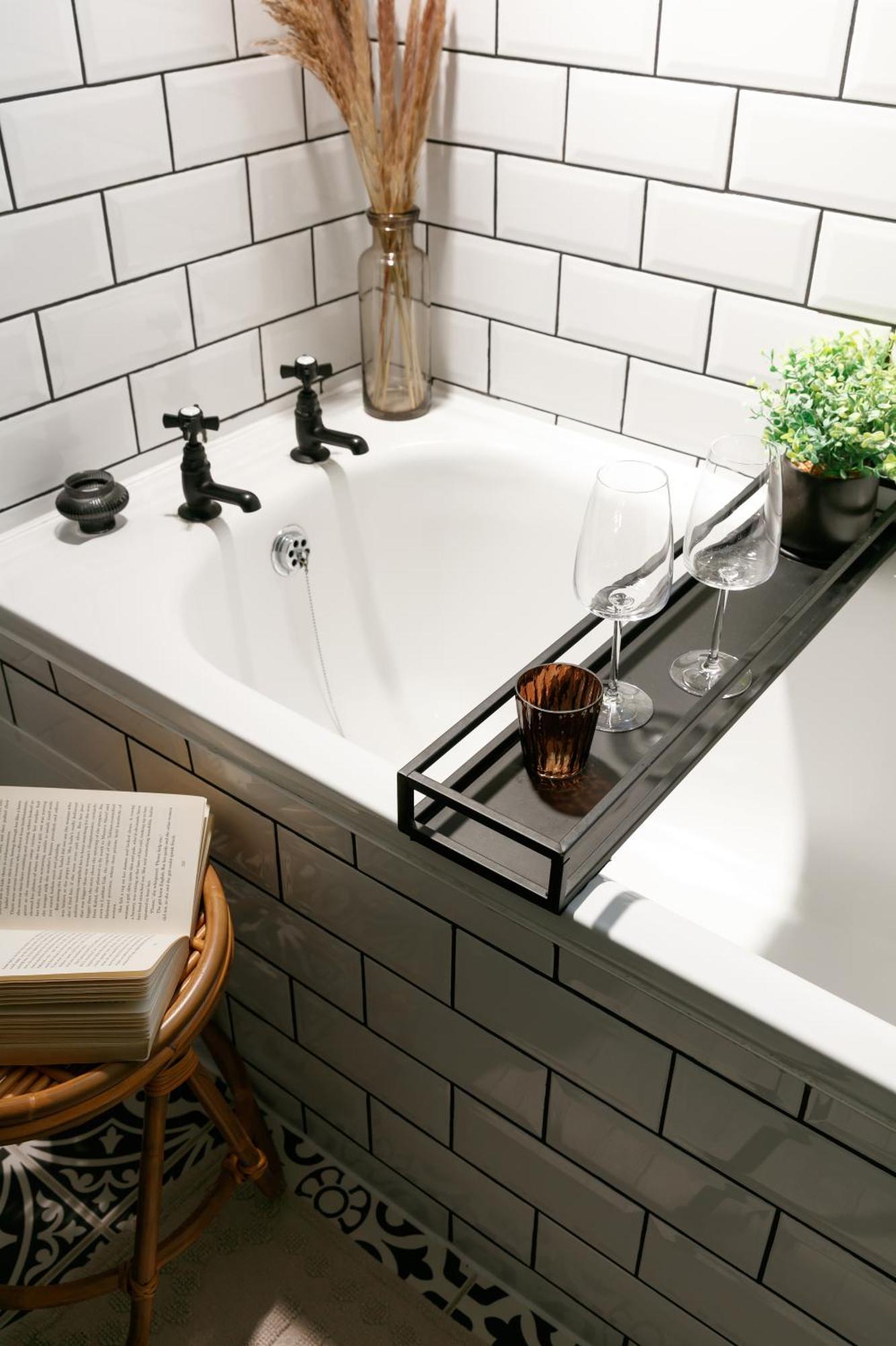 New Luxury For 2024 - Central Plymouth House - Sleeps 10 - Access To Plymouth Town - Close To The Barbican - Pets Welcome - Parking Available - By Luxe Living By Sophia 외부 사진