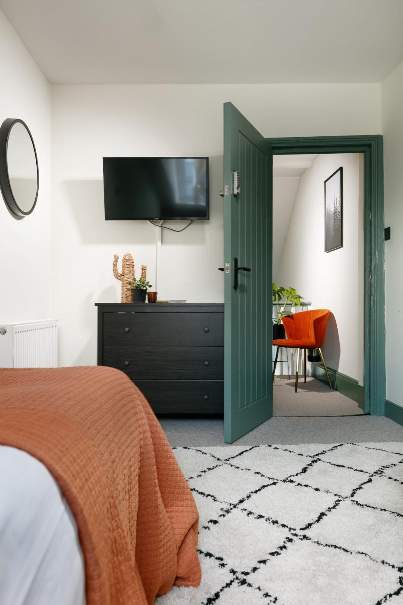 New Luxury For 2024 - Central Plymouth House - Sleeps 10 - Access To Plymouth Town - Close To The Barbican - Pets Welcome - Parking Available - By Luxe Living By Sophia 외부 사진