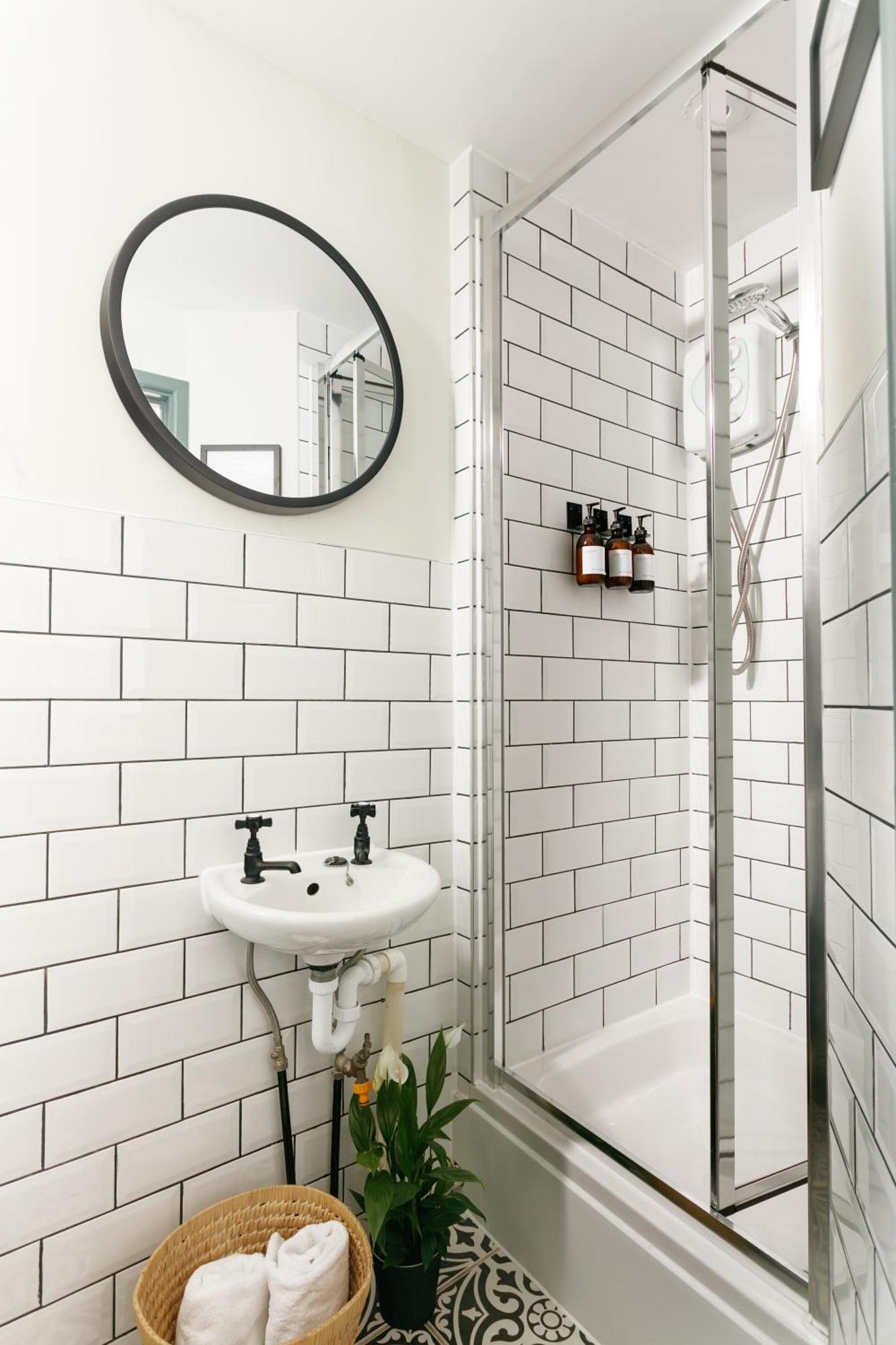 New Luxury For 2024 - Central Plymouth House - Sleeps 10 - Access To Plymouth Town - Close To The Barbican - Pets Welcome - Parking Available - By Luxe Living By Sophia 외부 사진