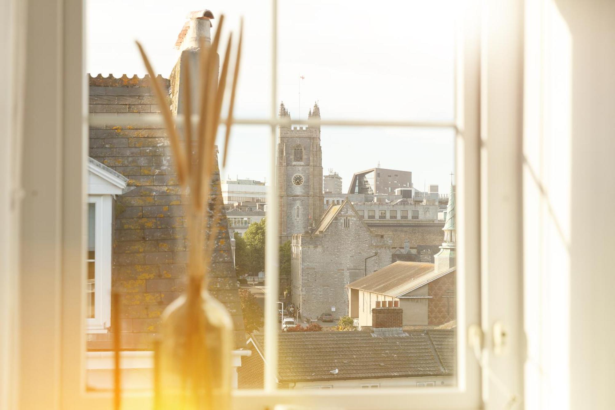 New Luxury For 2024 - Central Plymouth House - Sleeps 10 - Access To Plymouth Town - Close To The Barbican - Pets Welcome - Parking Available - By Luxe Living By Sophia 외부 사진