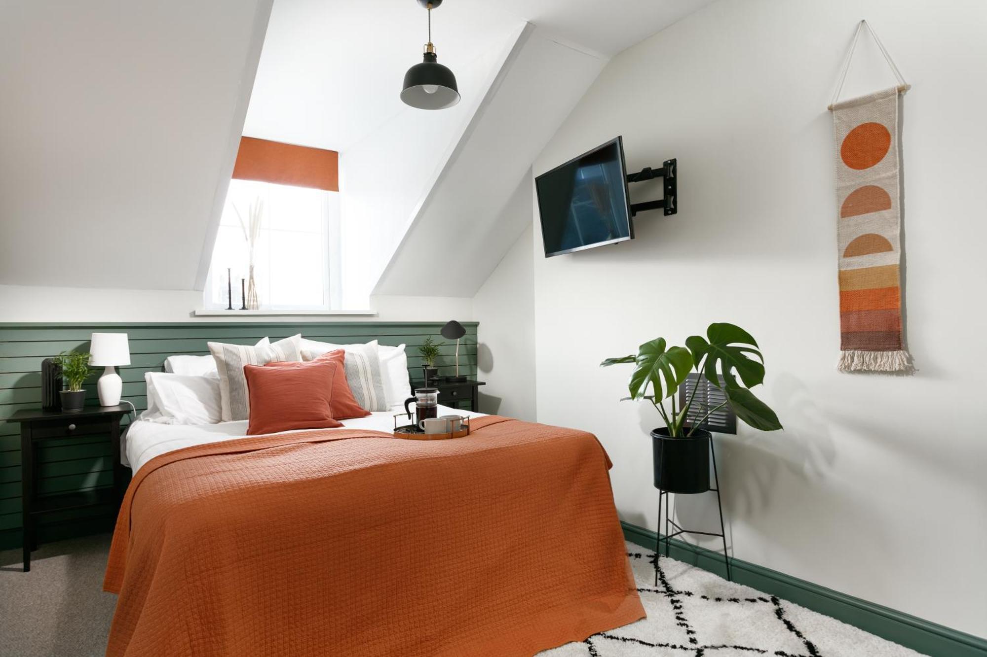 New Luxury For 2024 - Central Plymouth House - Sleeps 10 - Access To Plymouth Town - Close To The Barbican - Pets Welcome - Parking Available - By Luxe Living By Sophia 외부 사진