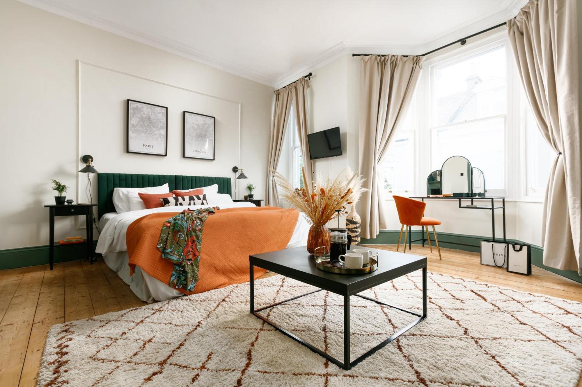 New Luxury For 2024 - Central Plymouth House - Sleeps 10 - Access To Plymouth Town - Close To The Barbican - Pets Welcome - Parking Available - By Luxe Living By Sophia 외부 사진