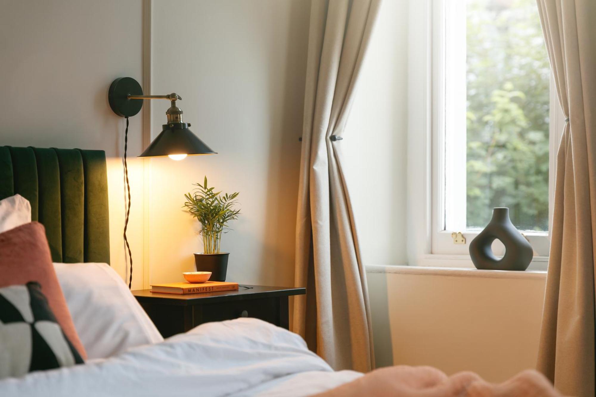 New Luxury For 2024 - Central Plymouth House - Sleeps 10 - Access To Plymouth Town - Close To The Barbican - Pets Welcome - Parking Available - By Luxe Living By Sophia 외부 사진