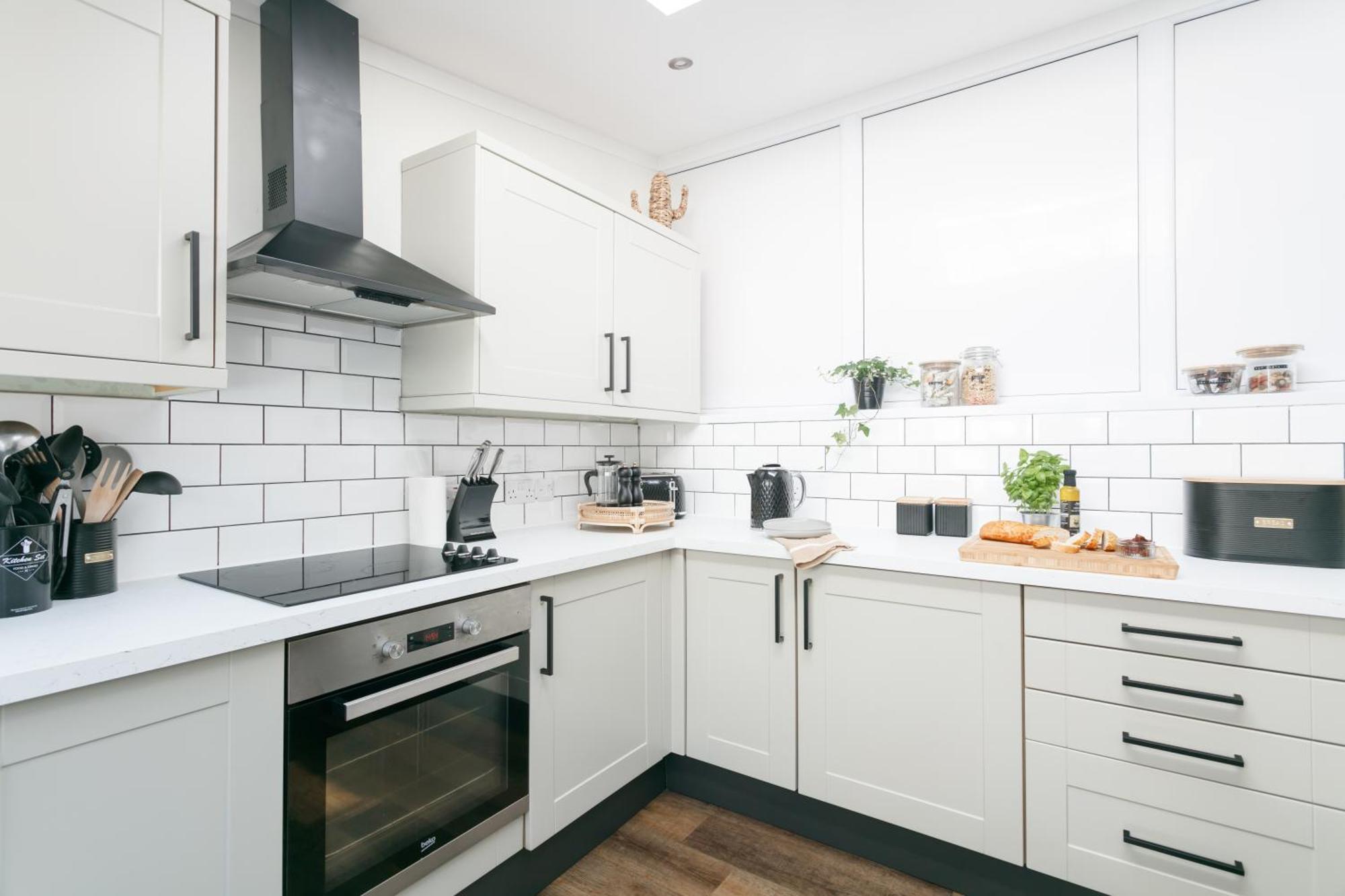 New Luxury For 2024 - Central Plymouth House - Sleeps 10 - Access To Plymouth Town - Close To The Barbican - Pets Welcome - Parking Available - By Luxe Living By Sophia 외부 사진