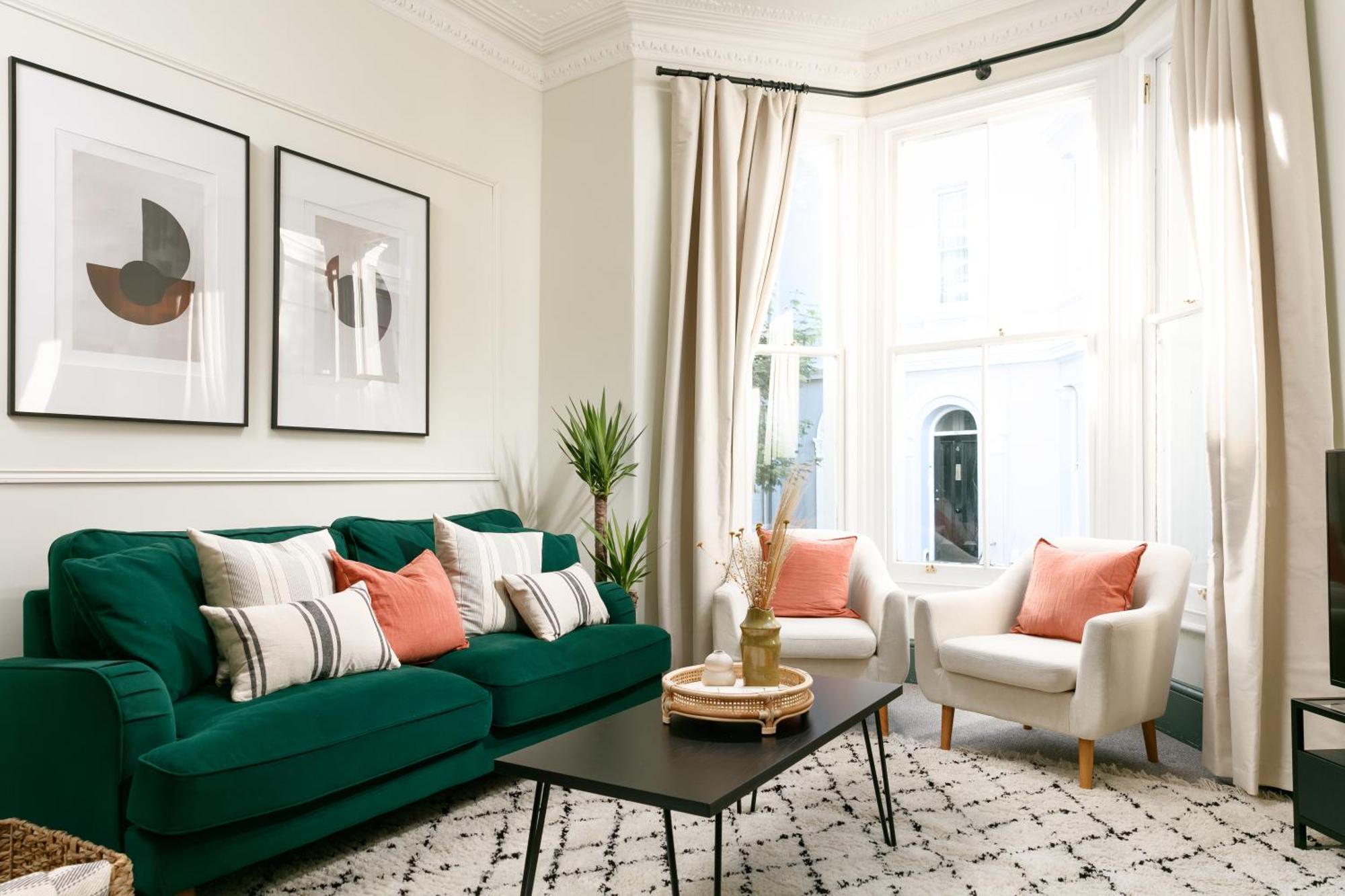 New Luxury For 2024 - Central Plymouth House - Sleeps 10 - Access To Plymouth Town - Close To The Barbican - Pets Welcome - Parking Available - By Luxe Living By Sophia 외부 사진